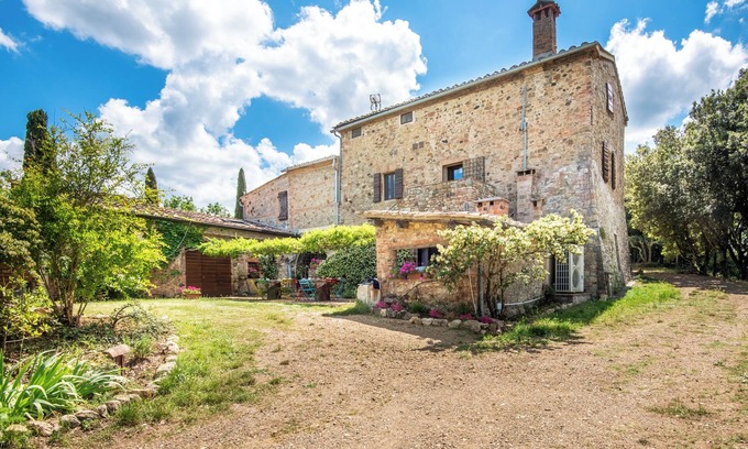 Murlo Apartment | Casa Verde A Murlo: Pet-Friendly Getaway with Shared Pool