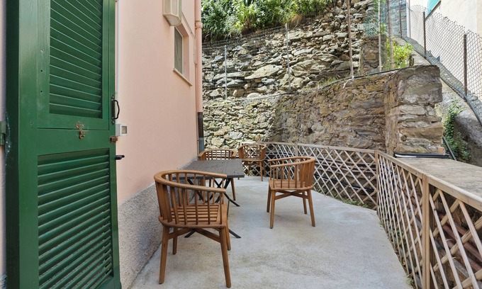 Masero Apartment | Apartment 'Casa Viola' with Balcony, Wi-Fi and Air Conditioning