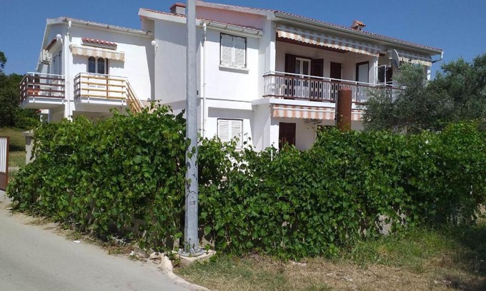 Caska Apartment | Pet-Friendly Retreat at Apartment Caska 202c for Families