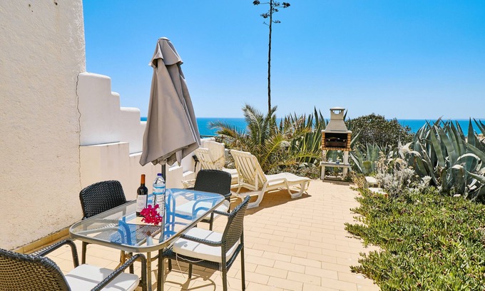 Vale de Centianes Apartment | Oceanfront Apartment Centeanes: Guest Rated 9.8/10