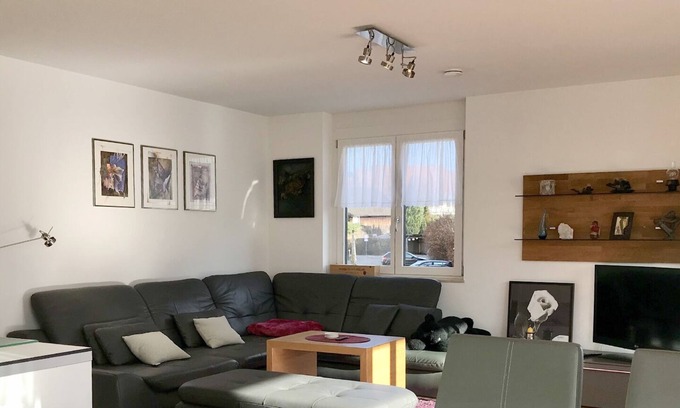 Aschach Apartment | High-Quality Central Apartment with Balcony & Pool Access