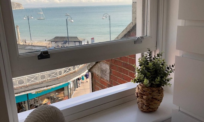 Swanage Apartment | Seaside Apartment in Swanage with Spectacular Views