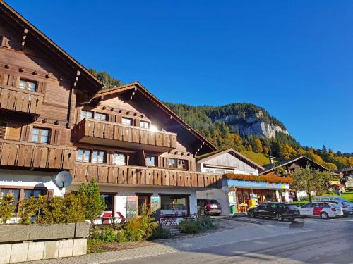 Beatenberg Apartment | Family-Friendly Apartment Chalet Burgfeld with Pet Amenities