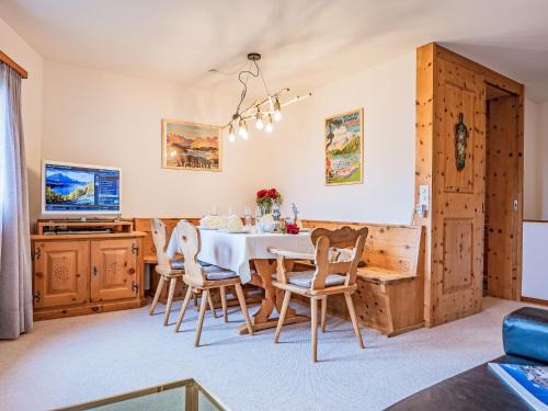 Sils-Maria Apartment | Pet and Child-Friendly Apartment Chesa Polaschin B - Sils