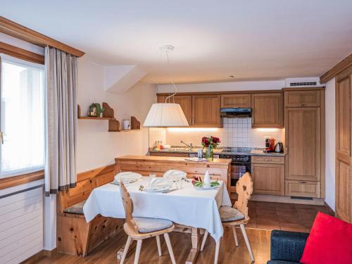 Surlej Apartment | Child-Friendly Apartment Chesa Vadret Surlej - 4 Star Stay
