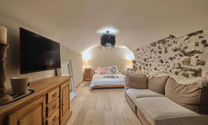 Le Touvet Apartment | Apartment 'Chez Les Amoureux' with Wi-Fi