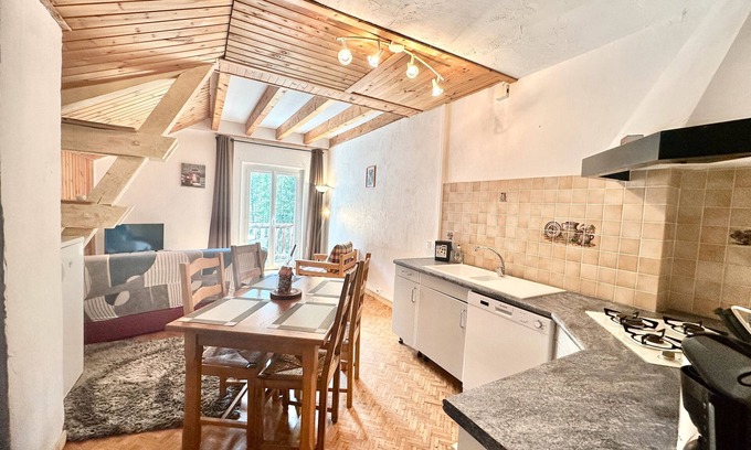 Ristolas Apartment | Cozy 'Chez Zoë' Apartment with Mountain View & Shared Garden