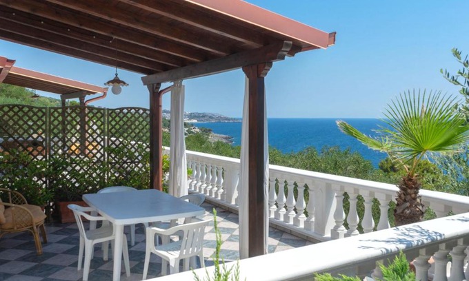 Marina di Andrano Apartment | Family-Friendly Apartment Villa Anna-2 with Top Ratings