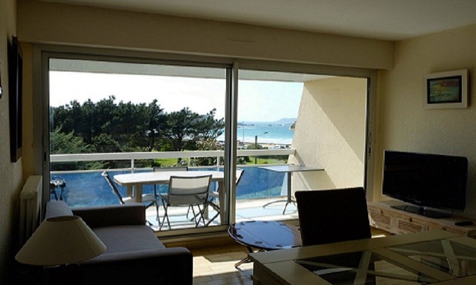 Trevou-Treguignec Apartment | Relaxing Apartment Steps from Trestel Beach with Spa Access