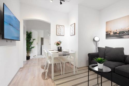 Ludwigsvorstadt-Isarvorstadt Apartment | Convenient Apartment Steps from Theresienwiese