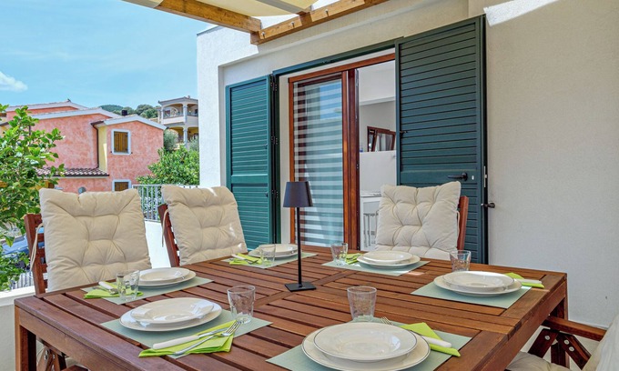 Schifoni Apartment | Cozy Apartment 'Comino' with Oceanfront Terrace & Wi-Fi