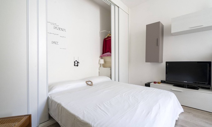 Conversano Apartment | Discover "Còmme a Ccàste": City Center Retreat with A/C