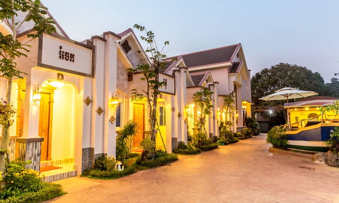 Sangkat Sla Kram Apartment | Relaxing Getaway at Romchek Flower with Pool & Spa