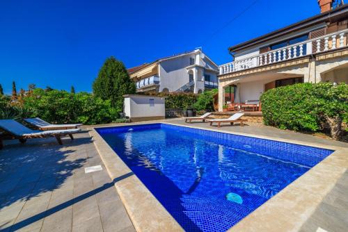 Punat Apartment | Enjoy Your Stay at Apartment Dani with Pool & Pet-Friendly