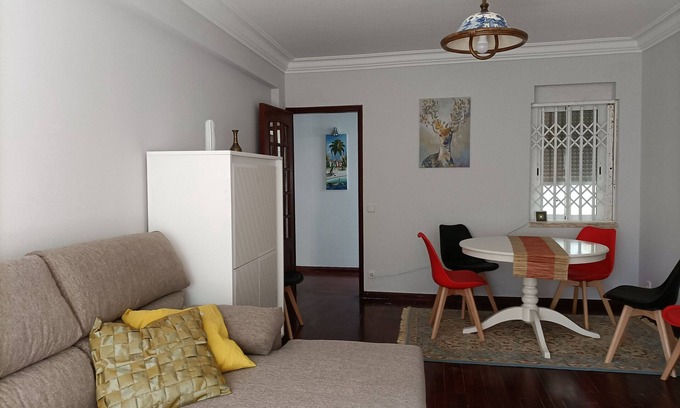 Estoril Apartment | Apartment 'Daniel E Sara' with Shared Terrace, Balcony and Wi-Fi