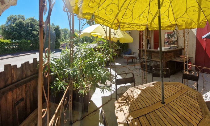 Ruoms Apartment | Apartment 'De Charme' with Private Terrace, Shared Garden and Wi-Fi