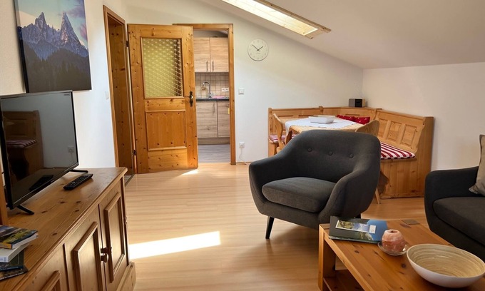 Oberschonau Apartment | Spacious Apartment No. 16 for Families, Pet-Friendly Amenities