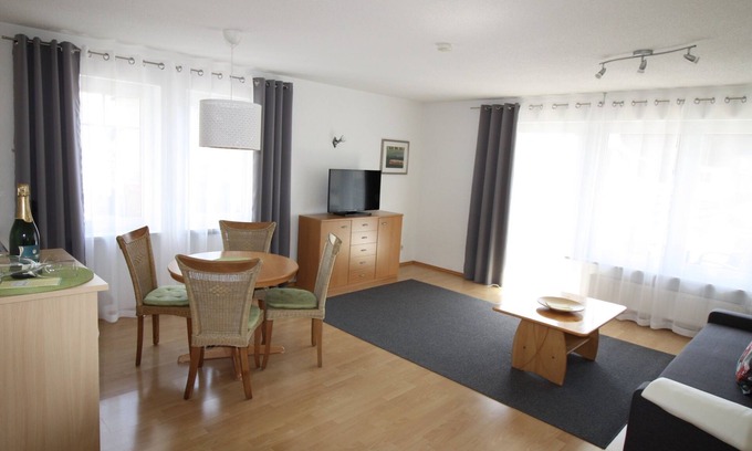 Unteruhldingen Apartment | Cozy Apartment No. 3 with Balcony & Breakfast Included