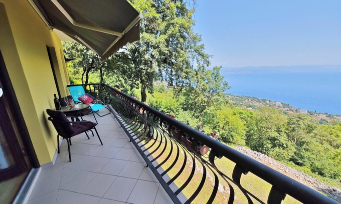 Opatija Apartment | Oceanfront Apartment Delost with Pet-Friendly Amenities