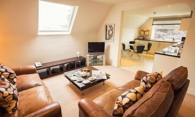 Gateshead Apartment | Deluxe Apartment with Garden View & Breakfast Included
