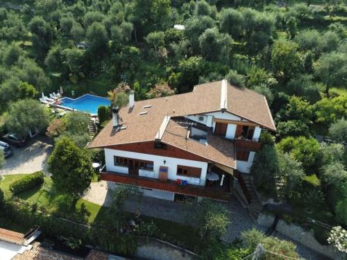 Magugnago Apartment | Family-Friendly Apartment Delvai-3 with Pool Access