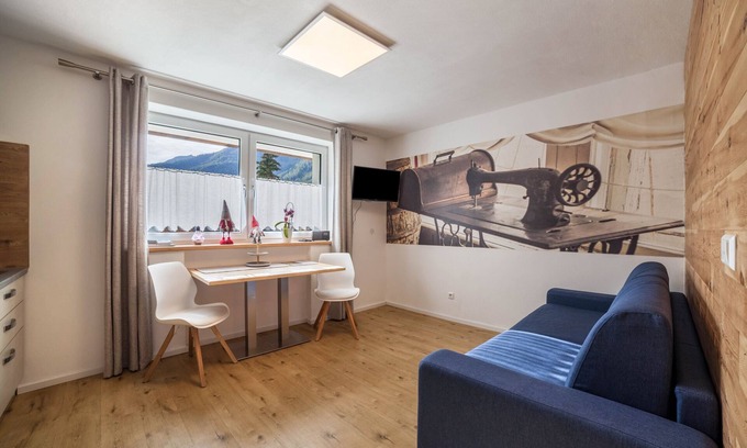 Senales Apartment | Mountain View Apartment 'Die Schneiderei' with Wi-Fi & Spa