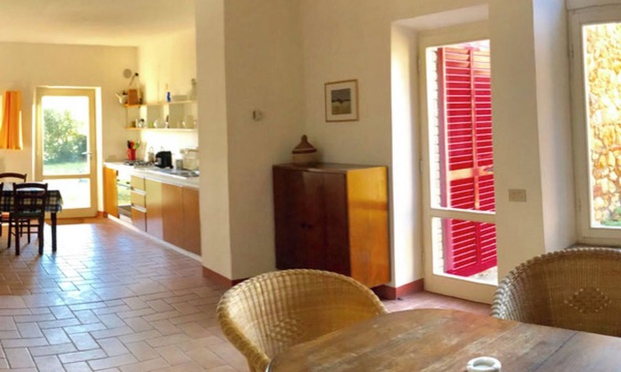 Bibbona Apartment | Apartment 'Di Mezzo' with Shared Garden and Wi-Fi