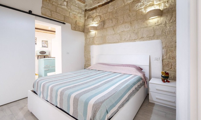 Mola di Bari Apartment | Charming Apartment 'Dimora Donna Lucrezia' with Ocean View
