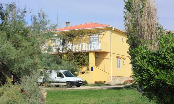 Dinjiska Apartment | Oceanfront Retreat at Apartment Dinjiska 9386a - Rated 9.5