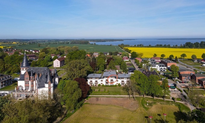 Muritz Apartment | Beautiful Apartment by the Lake with Balcony and Fireplace