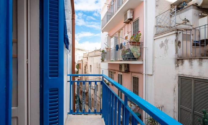 Mola di Bari Apartment | Apartment 'Don Gabriele' with Private Terrace and Air Conditioning