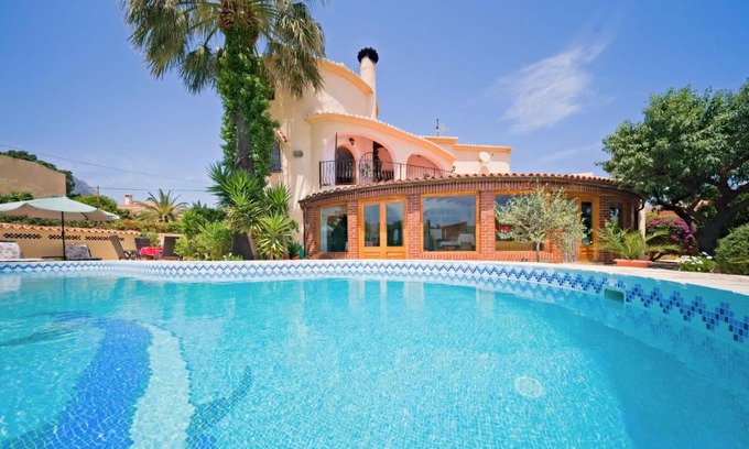 Calpe Apartment | Guest Rated 10/10: Apartment Doris with Pool & Family Fun