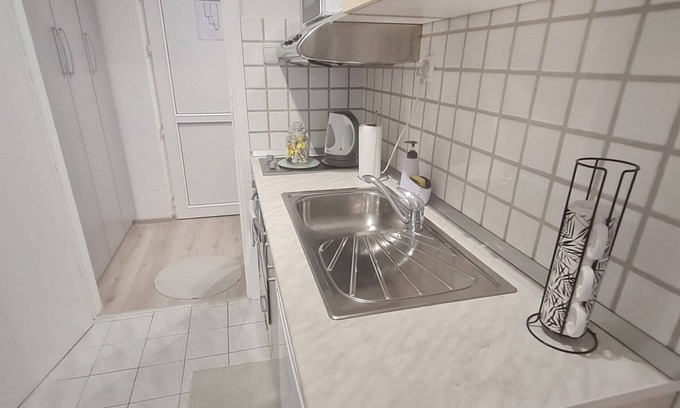 Osijek Apartment | Budget-Friendly Apartment Dream with Breakfast & Kitchen