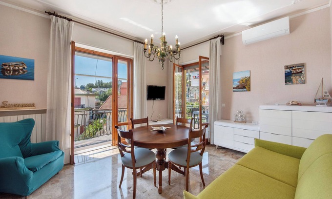 Varazze Apartment | Cozy Apartment 'Due Passi Dal Mare' with Ocean View & Wi-Fi