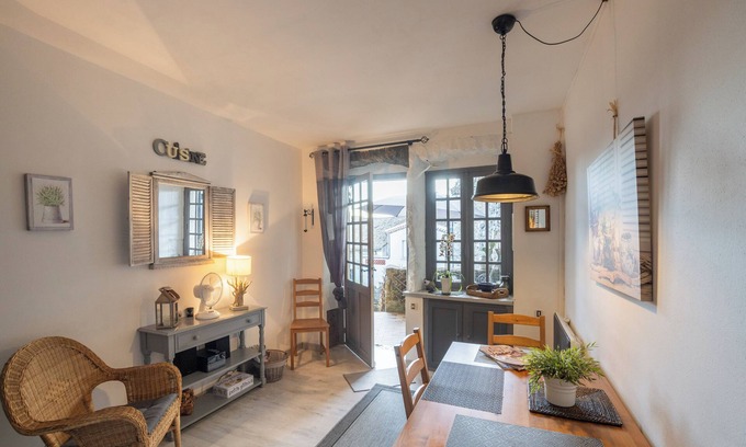 Lanas Apartment | Apartment 'Duplex Cosy - Bord Ardèche' with Private Terrace, Balcony and Wi-Fi