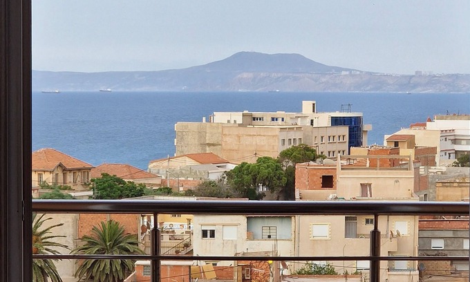 Ain El Turk Apartment | Cozy Oceanfront Apartment with Kitchen & Breakfast Included