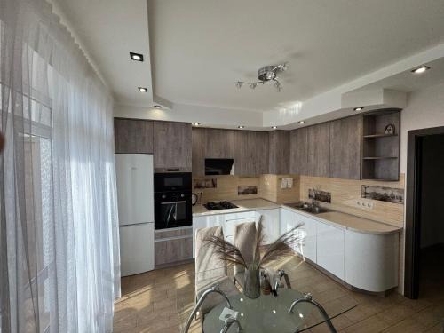 Yavory Apartment | Discover Dzhordzha Vashynhtona: Top-Rated Child-Friendly Stay