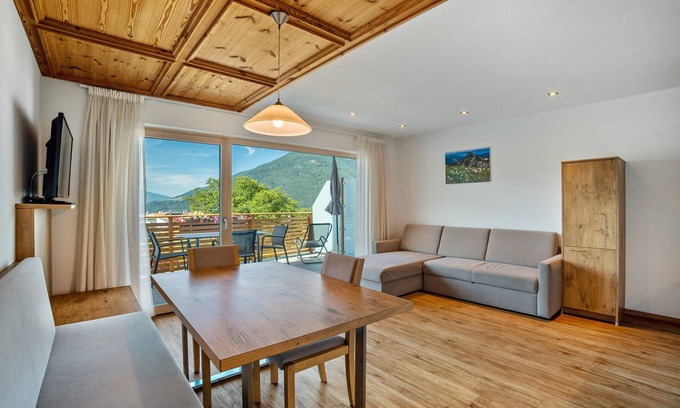 Rasa Apartment | Apartment 'Edelweiß' with Mountain View, Shared Garden and Wi-Fi