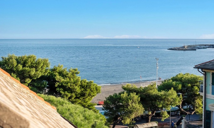 Arenzano Apartment | Oceanfront Apartment "Edo - Arenzanohost" with Balconies