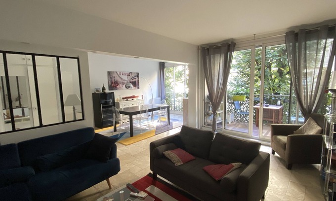 Grenelle Apartment | Elegant Apartment with Eiffel Tower View and Spa Amenities