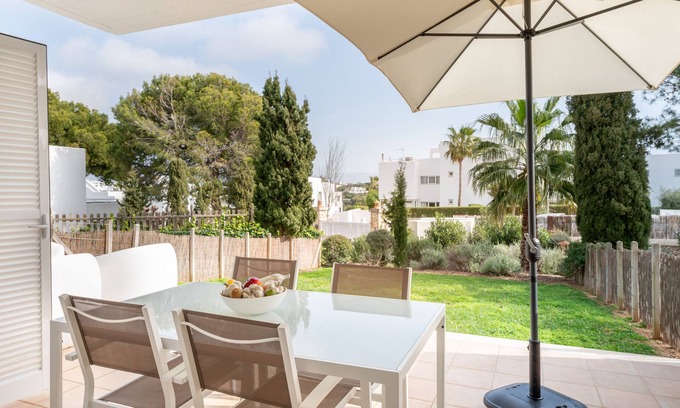 Cala d'Or Apartment | Oceanfront Apartment 'El Puerto I 1-3' with Shared Pool