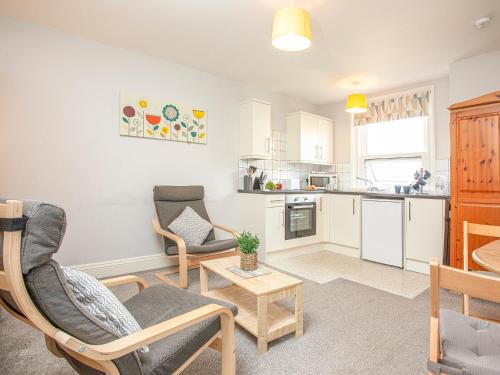 Roundham House | Pet-Friendly Retreat at Apartment Eleven, Perfect for Families