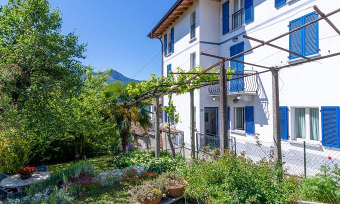 Gera Lario Apartment | Cozy Apartment Elisabetta - Oceanfront Retreat for Families