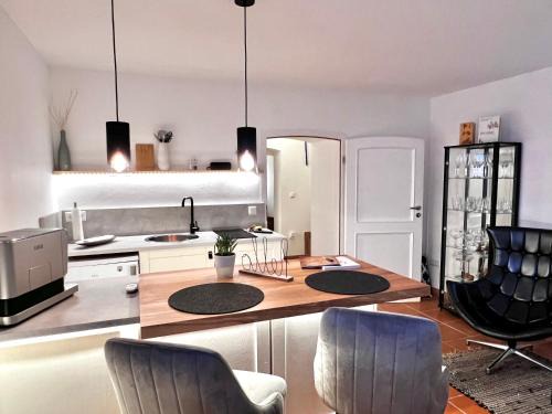 Bad Elster Apartment | Oceanfront Apartment Elysium near Rosengarten - Pet Friendly