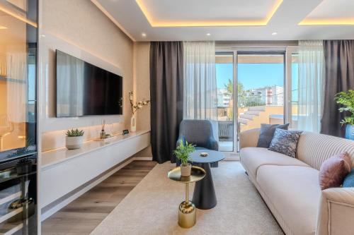 Novi Zagreb Apartment | Apartment EMMA Platinum with heated pool, jacuzzi and sauna