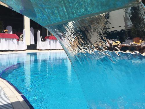 Yavory Hotel | Cozy Apartment Eney: Oceanfront Stays with Pool & Dining