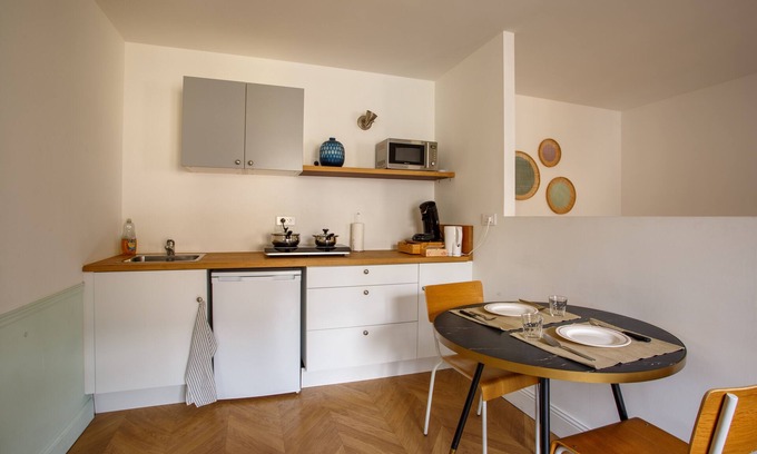 Dinan - Saint-Malo Apartment | Cozy Apartment with Ensuite and Courtyard View