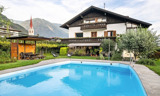 Lana Apartment | Mountain View Apartment 'Erlengut Meran' with Shared Pool