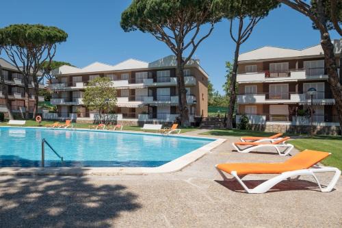 Calella de Palafrugell Apartment | Apartment in Calella de Palafrugell with a pool and parking