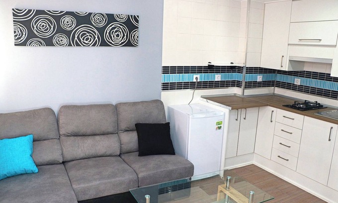Conil de la Frontera City Center Apartment | Cozy Apartment Near Beach with Ocean View & Free Wi-Fi